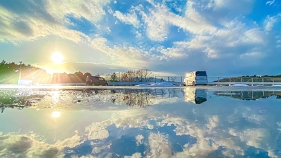 4K唯美治愈蓝天下的路边