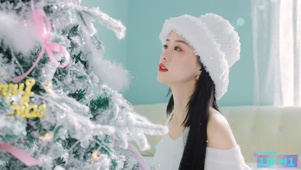 清纯白帽子女孩