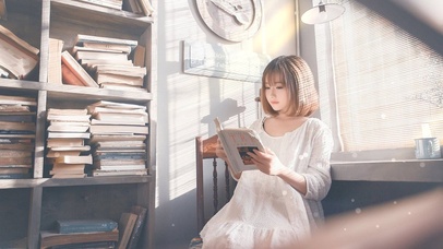 爱看书的阳光小姐姐