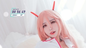调皮搞怪长发女友