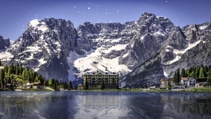 4K阿尔卑斯山湖泊美景