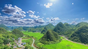 青山绿田人家小河