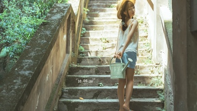 楼梯上的小清新少女