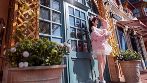  粉色小熊美女壁纸