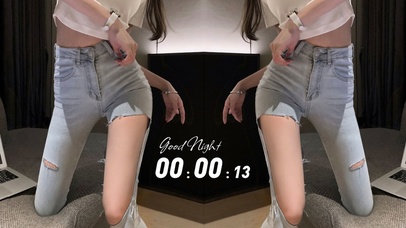 破洞牛仔裤小姐姐