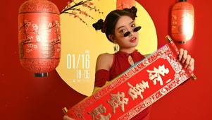丸子头小姐姐说：新年快乐