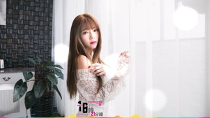 窗户边的性感女神