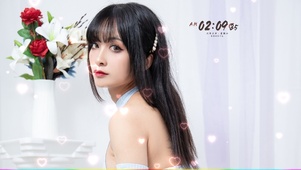 居家清纯美女