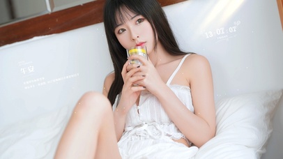 清晨起床的美少女