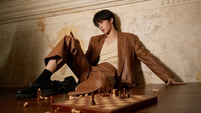 刘耀文 古驰 完美演绎复古皮衣