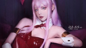 粉红兔女郎