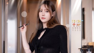 4K清纯性感秘书美女