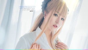 齐刘海白衬衫美女