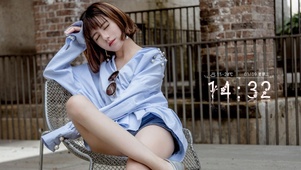 牛仔短裤美腿美女