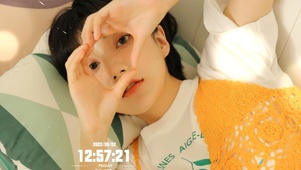 短发清纯女孩