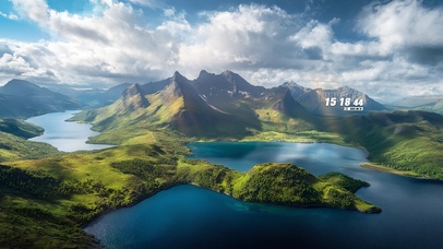 蓝天白云山脉湖泊