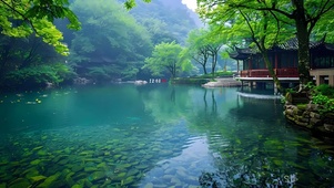 唯美绿色湖水