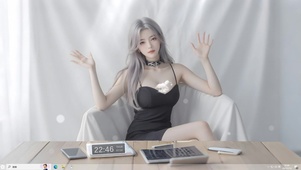 妹妹举起双手