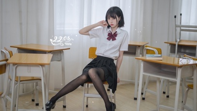 教室JK黑丝美女