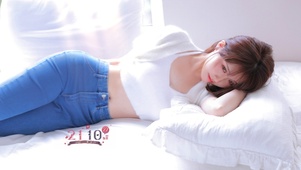 4k居家侧躺美女