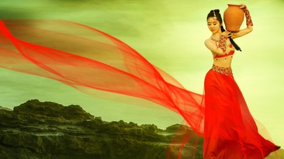 红衣飘飘的楼兰姑娘