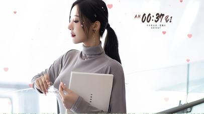 阳台边的清纯美女