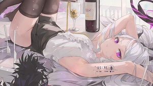纯白床上少女