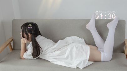 双马尾白丝萝莉