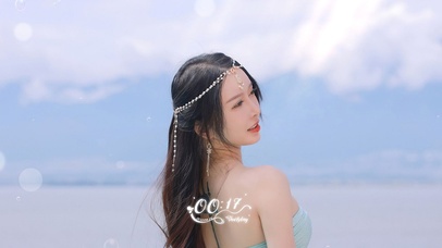 海边的泳装美女