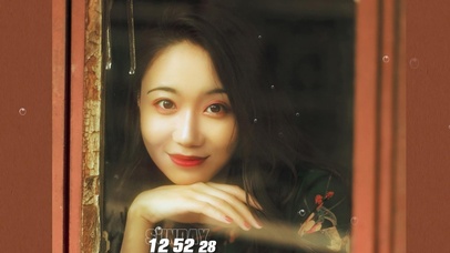 窗边的港风旗袍美女