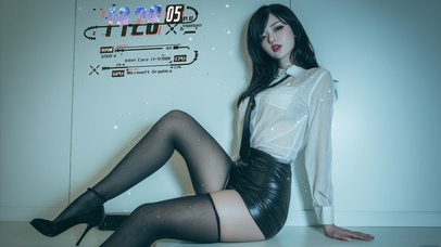 她像薄雾里的一盏灯