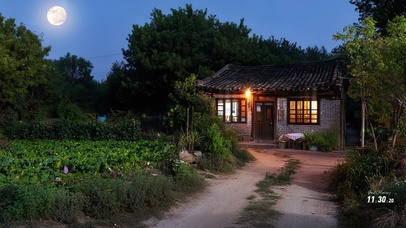 夜晚农村菜园小屋