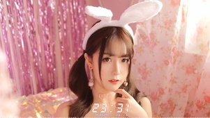 兔耳朵清纯美女