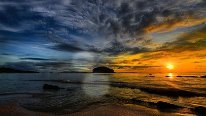 4K强反差云景夕阳海边壁纸