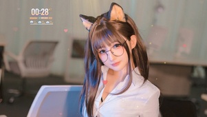 戴眼镜的猫娘美女