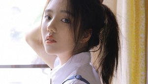 扎头发的美女