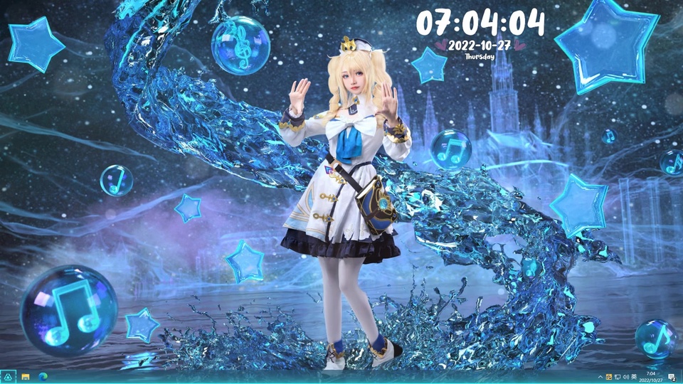 金发双马尾的芭芭拉cos人物身着白蓝配色连衣裙，立于带星点的紫蓝色星空背景前，周身环绕冰蓝色水形特效与漂浮的半透明星型、音符元素。