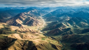 山峦叠嶂