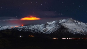 夜晚的山