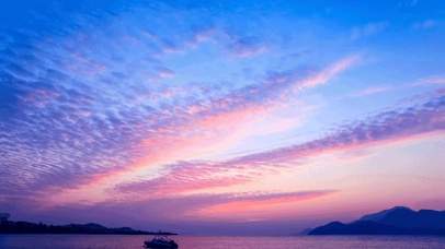 天空蔚蓝，晚霞，海边