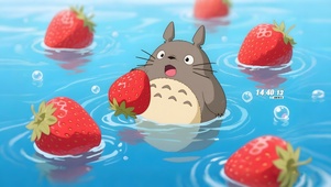 草莓水面龙猫