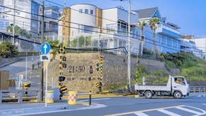 入冬的小城街道