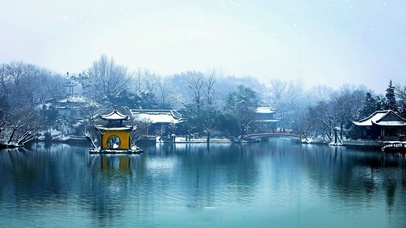 雪中湖景