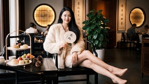 宛如春风拂柳，点染满园流光