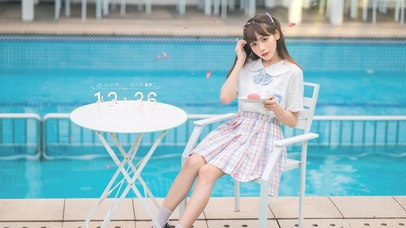 泳池边的JK女孩