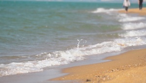 海浪沙滩静谧4k动态免费壁纸