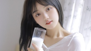 肌肤白的气质美女3