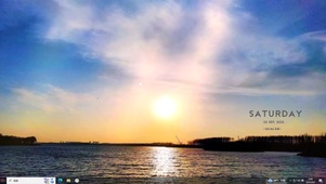 夕阳湖水