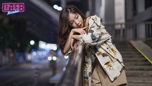 夜晚，桥边的女孩
