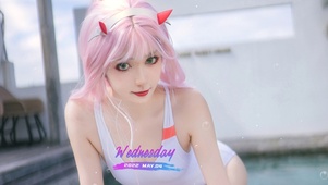 小清新泳装美女